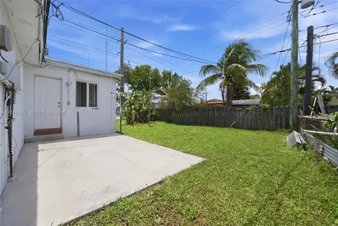 2300 N 57th Terrace Hollywood FL 33021