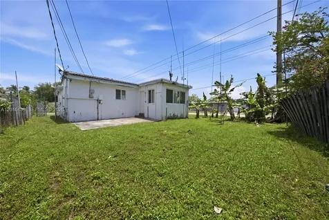 2300 N 57th Terrace Hollywood FL 33021