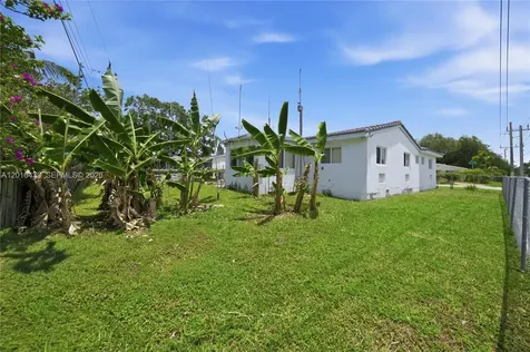 2300 N 57th Terrace Hollywood FL 33021