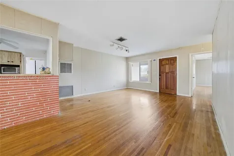 2300 N 57th Terrace Hollywood FL 33021