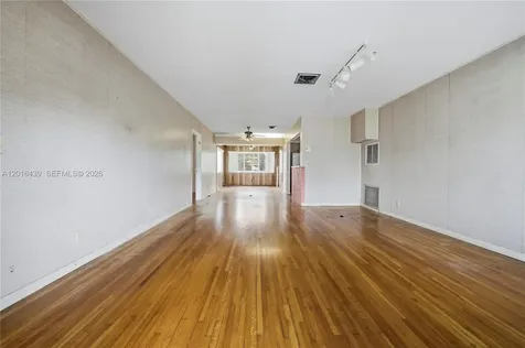 2300 N 57th Terrace Hollywood FL 33021
