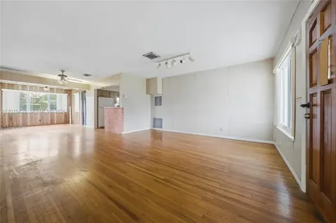 2300 N 57th Terrace Hollywood FL 33021