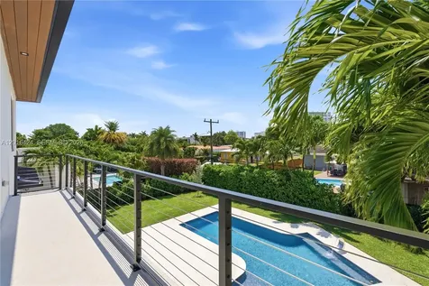 1940 Alamanda Drive North Miami FL 33181