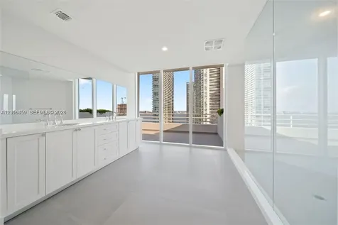 555 NE 34th Street Miami FL 33137