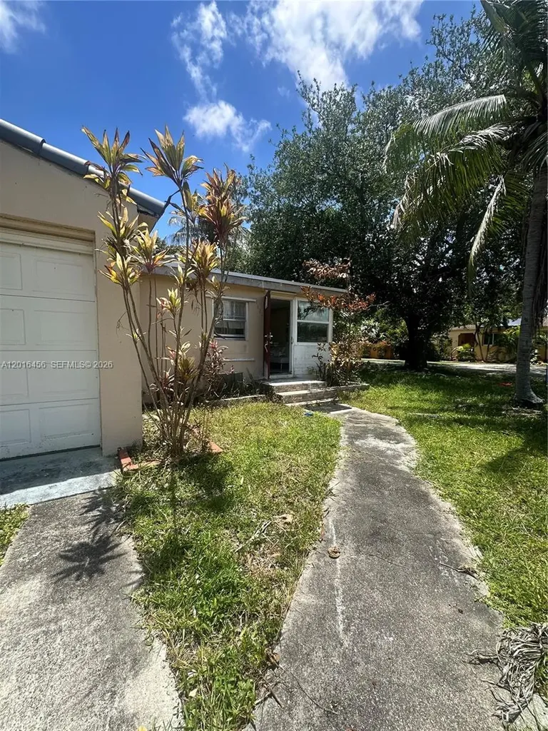 1427 N 26th Avenue Hollywood FL 33020
