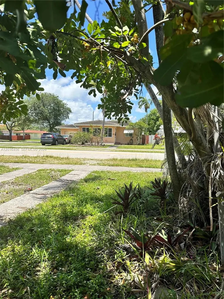 1427 N 26th Avenue Hollywood FL 33020