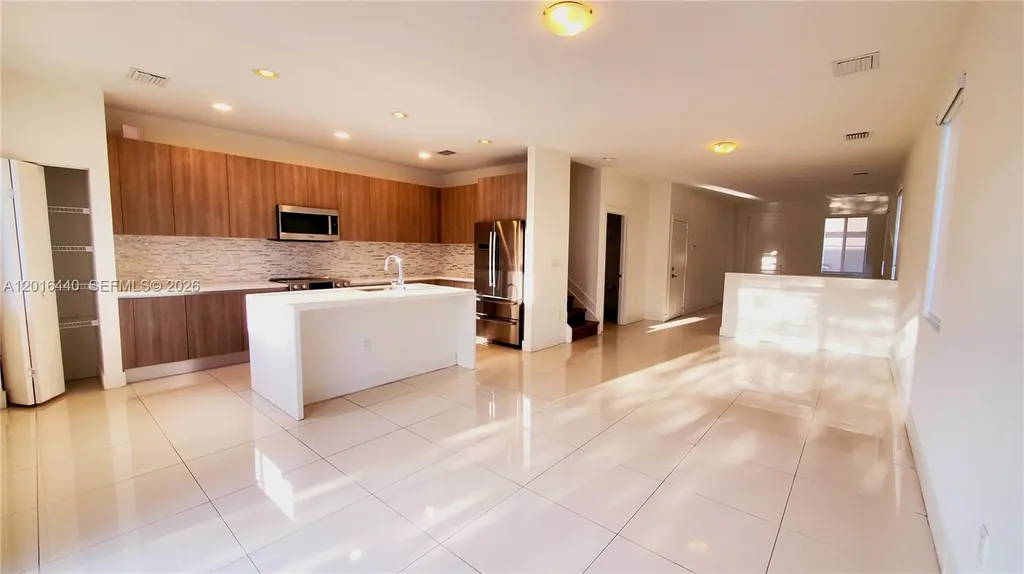 7210 NW 103rd Path Doral FL 33178