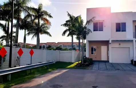 7210 NW 103rd Path Doral FL 33178