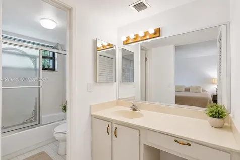 425 W Park Drive Miami FL 33172