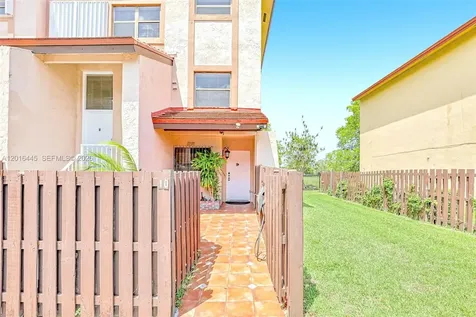 425 W Park Drive Miami FL 33172