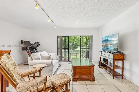 425 W Park Drive Miami FL 33172