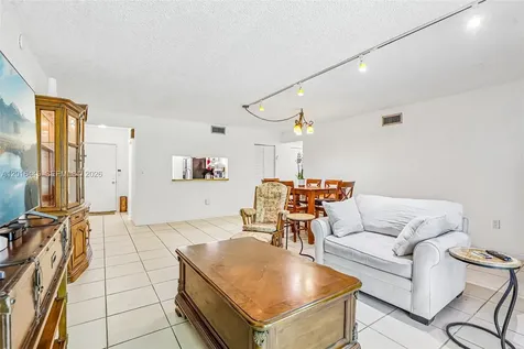 425 W Park Drive Miami FL 33172