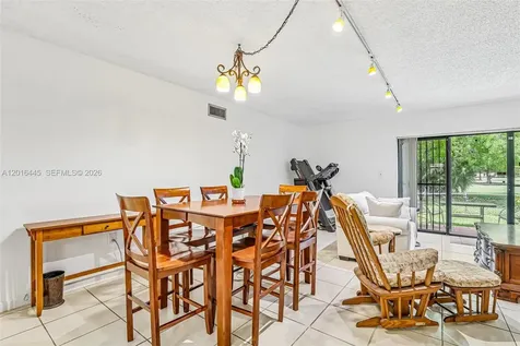 425 W Park Drive Miami FL 33172