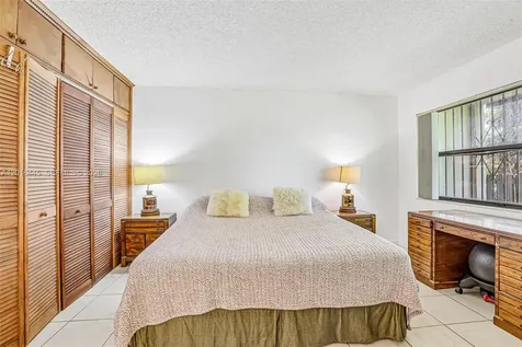 425 W Park Drive Miami FL 33172