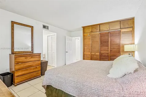 425 W Park Drive Miami FL 33172