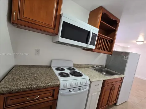 2957 SW 36th Court Miami FL 33133