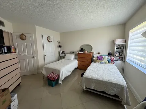 9715 Fontainebleau Boulevard Miami FL 33172
