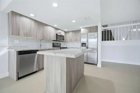 10941 N Lakeview Drive Pembroke Pines FL 33026
