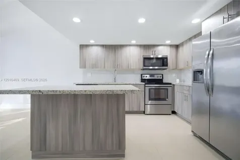 10941 N Lakeview Drive Pembroke Pines FL 33026