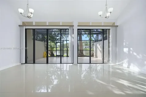 10941 N Lakeview Drive Pembroke Pines FL 33026