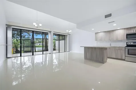 10941 N Lakeview Drive Pembroke Pines FL 33026