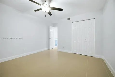 10941 N Lakeview Drive Pembroke Pines FL 33026