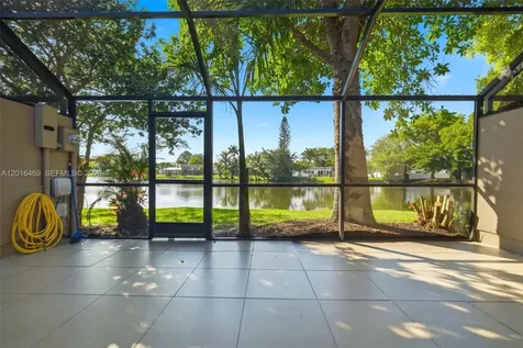10941 N Lakeview Drive Pembroke Pines FL 33026