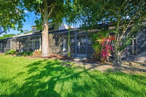 10941 N Lakeview Drive Pembroke Pines FL 33026