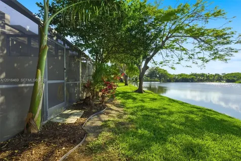 10941 N Lakeview Drive Pembroke Pines FL 33026