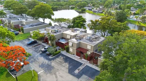 10941 N Lakeview Drive Pembroke Pines FL 33026