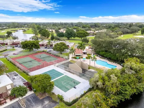 10941 N Lakeview Drive Pembroke Pines FL 33026