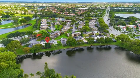10941 N Lakeview Drive Pembroke Pines FL 33026