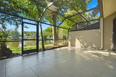 10941 N Lakeview Drive Pembroke Pines FL 33026