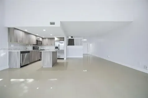 10941 N Lakeview Drive Pembroke Pines FL 33026