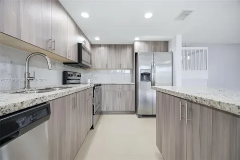 10941 N Lakeview Drive Pembroke Pines FL 33026
