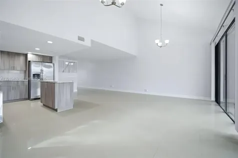 10941 N Lakeview Drive Pembroke Pines FL 33026