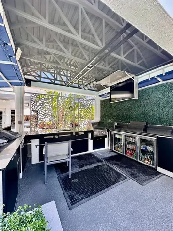 185 SE 14th Terrace Miami FL 33131