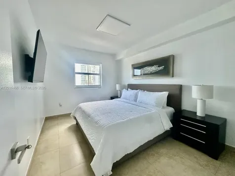 185 SE 14th Terrace Miami FL 33131