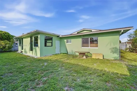 8271 NW 68th Terrace Tamarac FL 33321