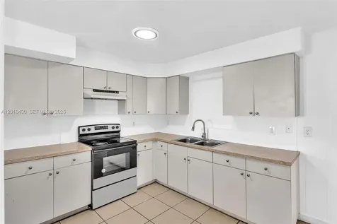 2140 NW 29th Street Oakland Park FL 33311