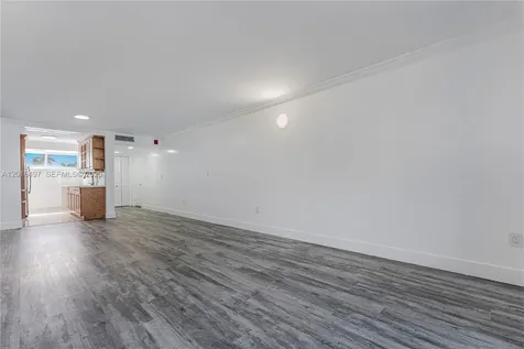 8340 Harding Avenue Miami Beach FL 33141