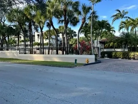 9001 SW 94 Miami FL 33176
