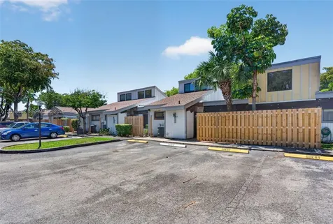 1717 NW 73rd Avenue Plantation FL 33313
