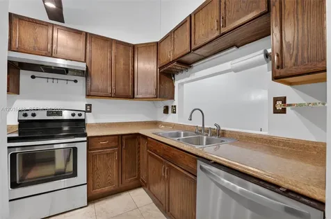 1717 NW 73rd Avenue Plantation FL 33313