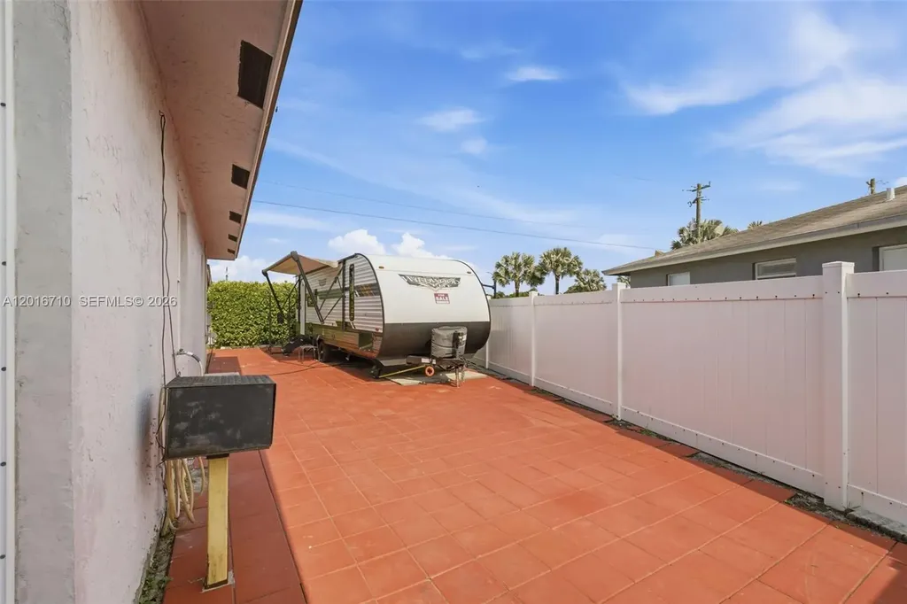 3177 NW 75th Way Hollywood FL 33024