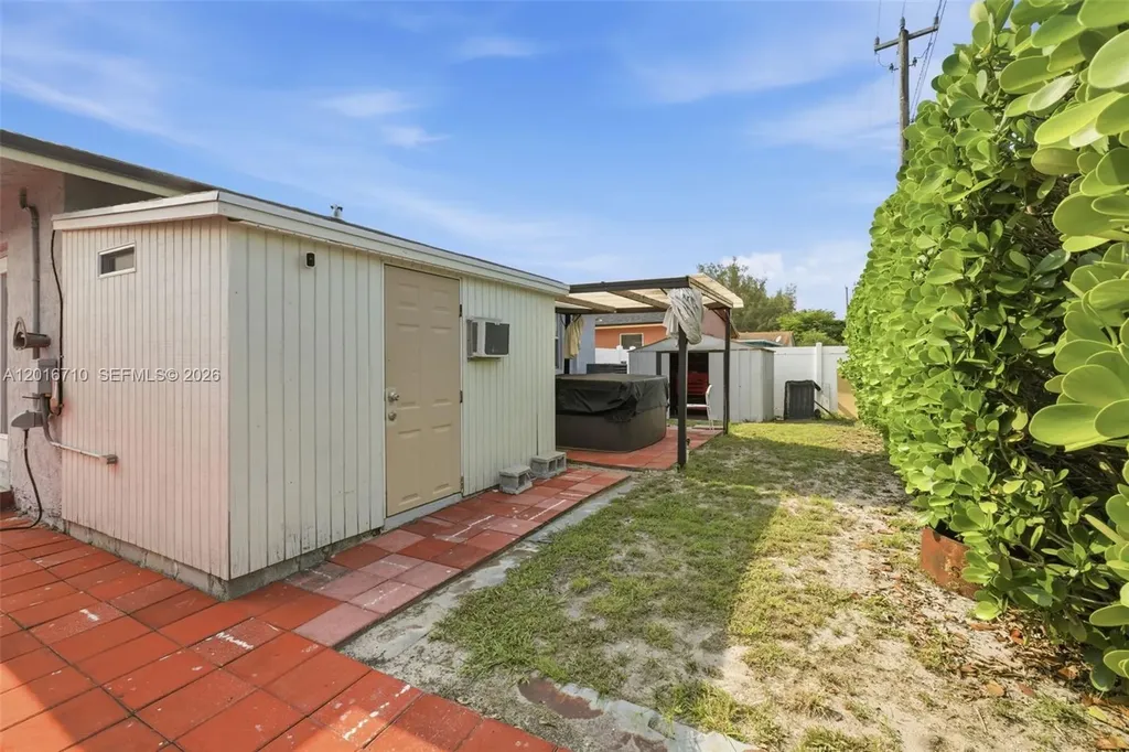 3177 NW 75th Way Hollywood FL 33024