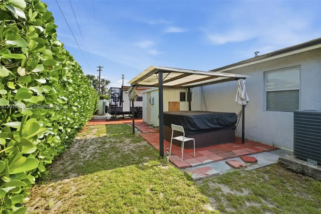 3177 NW 75th Way Hollywood FL 33024