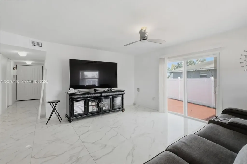 3177 NW 75th Way Hollywood FL 33024