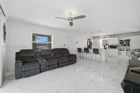 3177 NW 75th Way Hollywood FL 33024