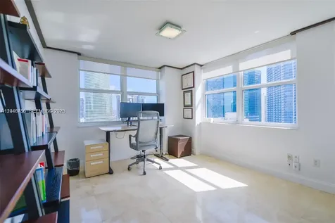 31 SE 5th Street Miami FL 33131